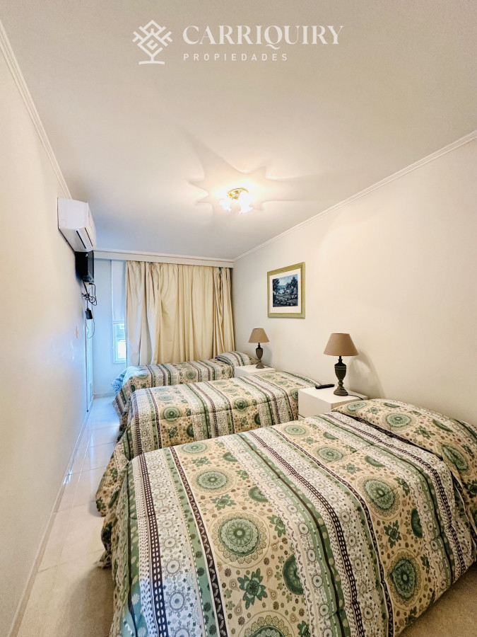 Apartamento ID.8502 - Alquiler temporario de Apartamento de 2 suites sobre Playa Mansa, Primera Línea