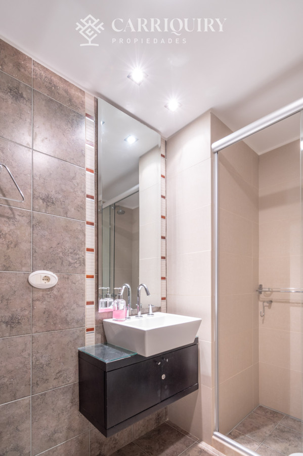 Apartamento ID.5507 - Venta de Excelente Apartamento de 3 Dormitorios con Vista al Mar, Playa Mansa, Punta del Este
