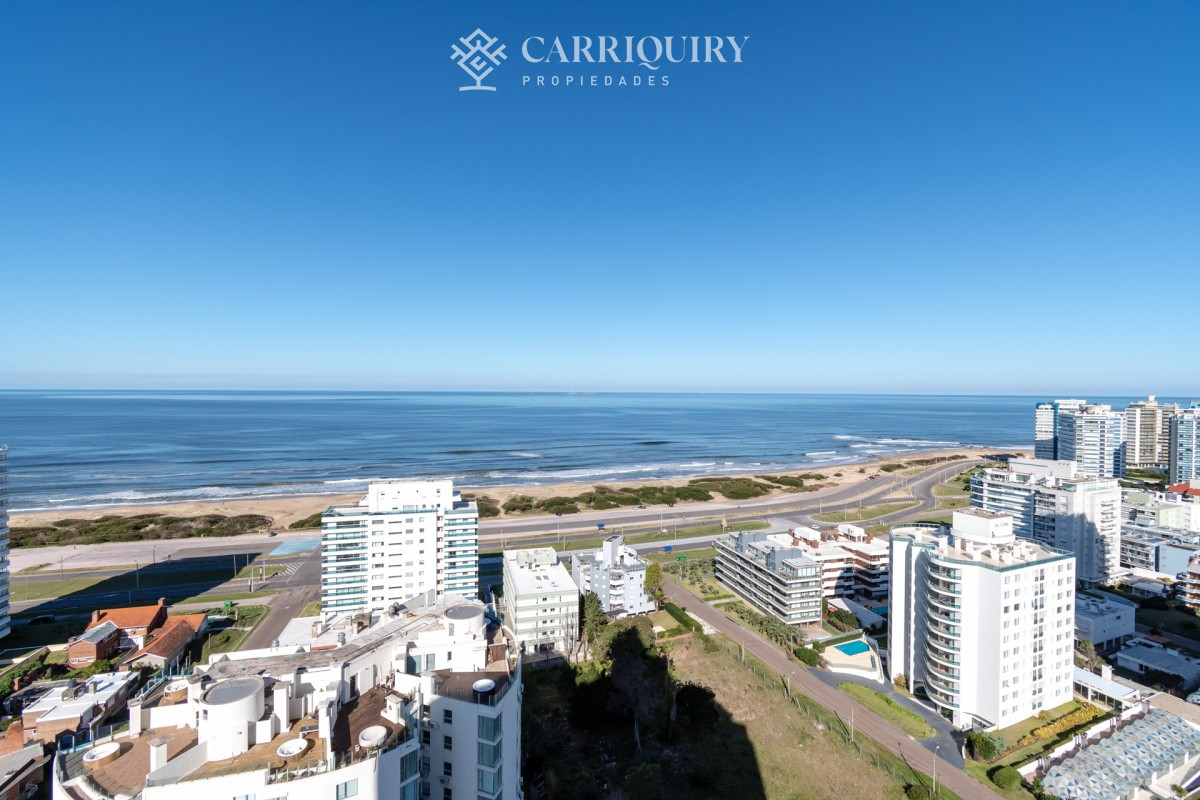 Apartamento ID.6896 - Apartamento de 2 Dormitorios en Playa Brava con Vista al Mar - Venta