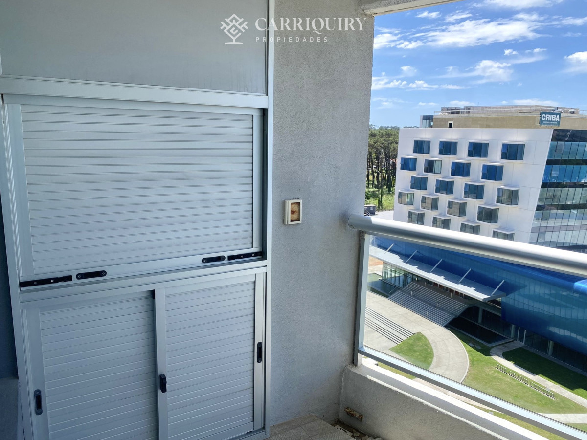 Apartamento ID.10466 - Venta Excelente Apartamento de 2 Dormitorios + Servicio en Brava con Vista al Mar