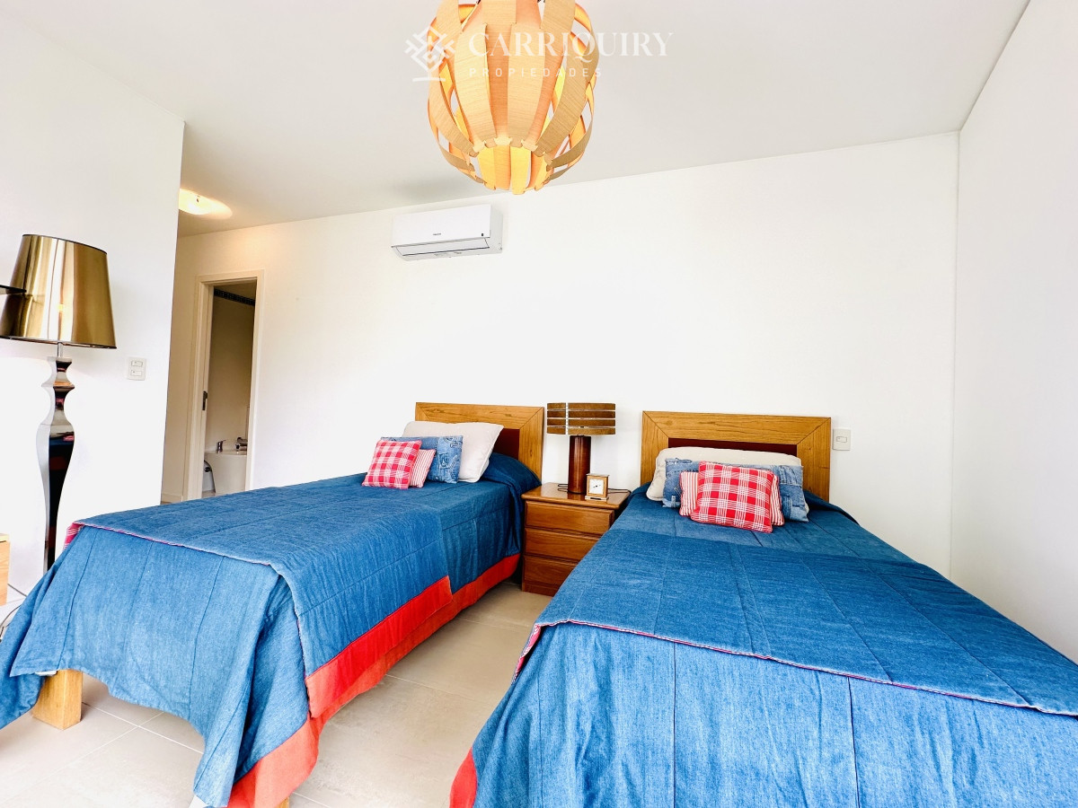 Apartamento ID.7507/Alquiler-temporario-de-apartamento-esquinero-de-tres-dormitorios-más-dependencia-de-servicio-sobre-Playa-Mansa,-Punta-del-Este - Alquiler temporal y anual de maravilloso departamento esquinero en Torre Le Parc, Playa Brava, Punta del Este