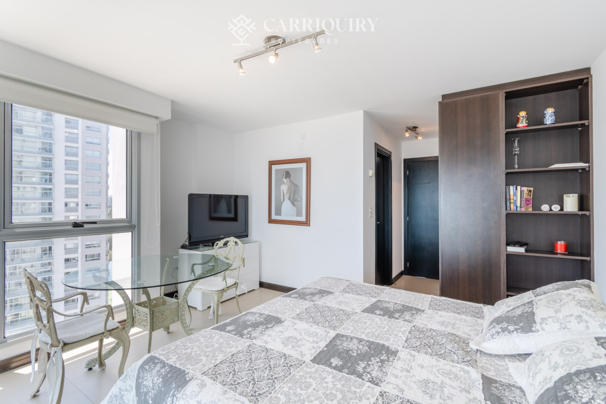 Apartamento ID.5507 - Venta de Excelente Apartamento de 3 Dormitorios con Vista al Mar, Playa Mansa, Punta del Este