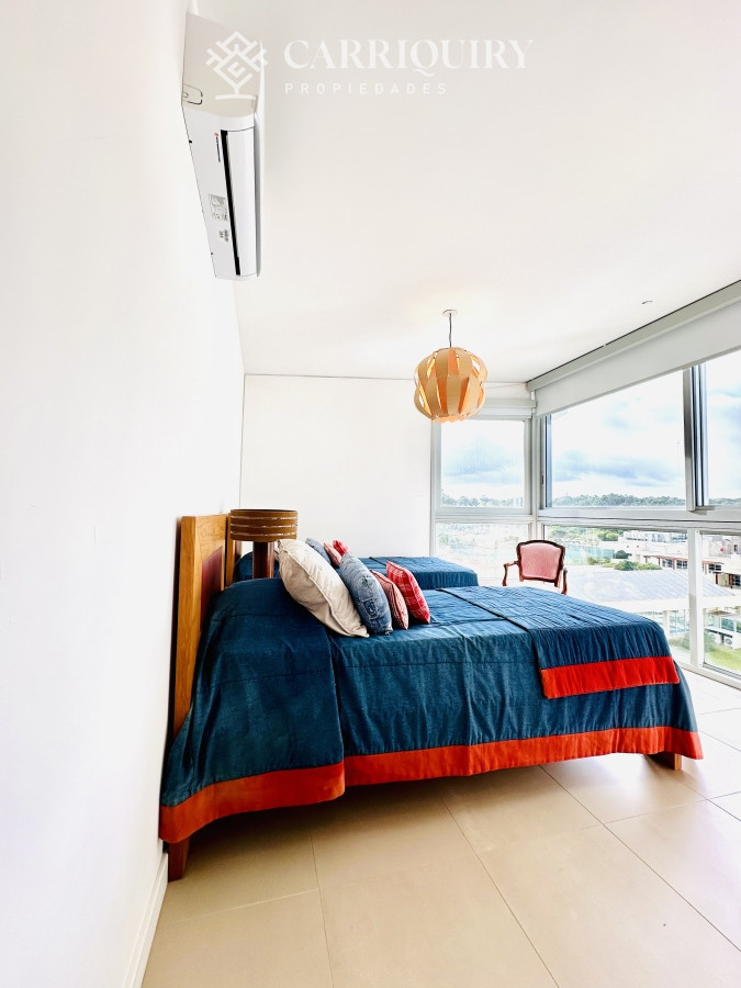 Apartamento ID.7507/Alquiler-temporario-de-apartamento-esquinero-de-tres-dormitorios-más-dependencia-de-servicio-sobre-Playa-Mansa,-Punta-del-Este - Alquiler temporal y anual de maravilloso departamento esquinero en Torre Le Parc, Playa Brava, Punta del Este