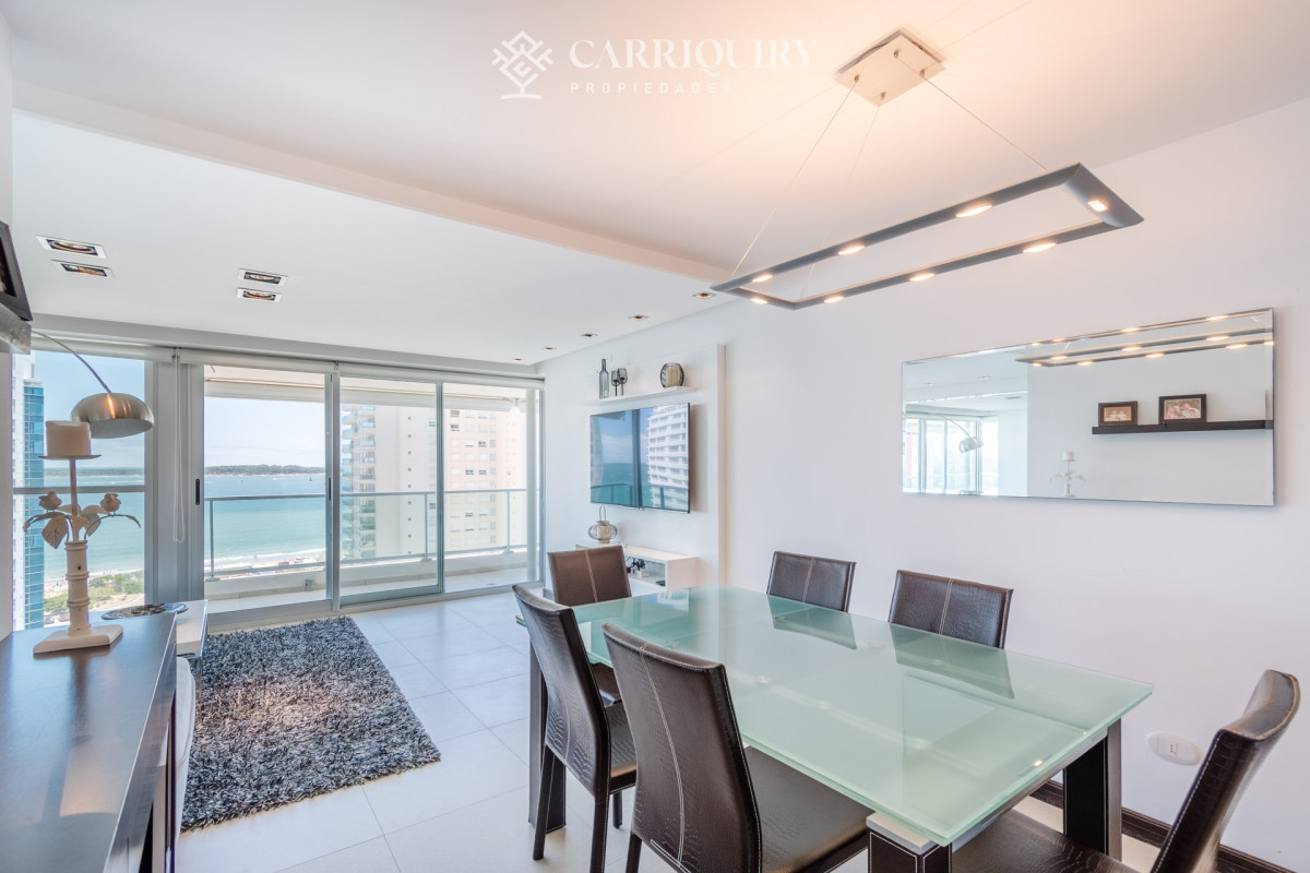 Apartamento ID.5507 - Venta de Excelente Apartamento de 3 Dormitorios con Vista al Mar, Playa Mansa, Punta del Este
