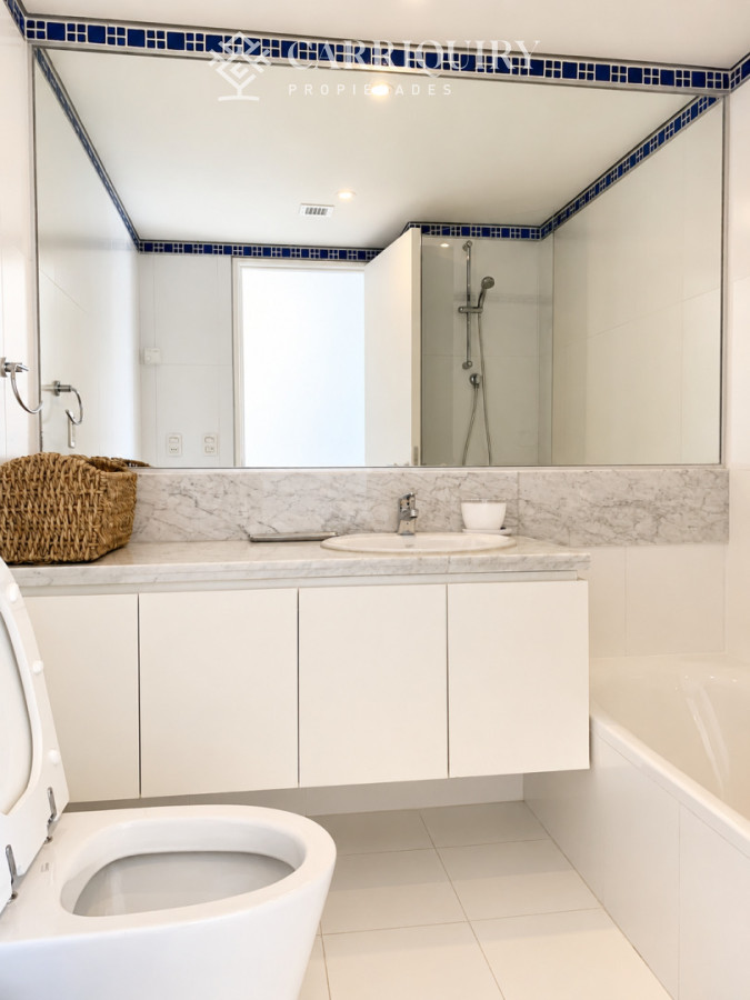 Apartamento ID.7044/Apartamento-en-torre-de-lujo - Venta y alquiler de departamento esquinero de tres dormitorios mas dependencia de servicio, Torre LE PARC, playa Brava. Punta del Este