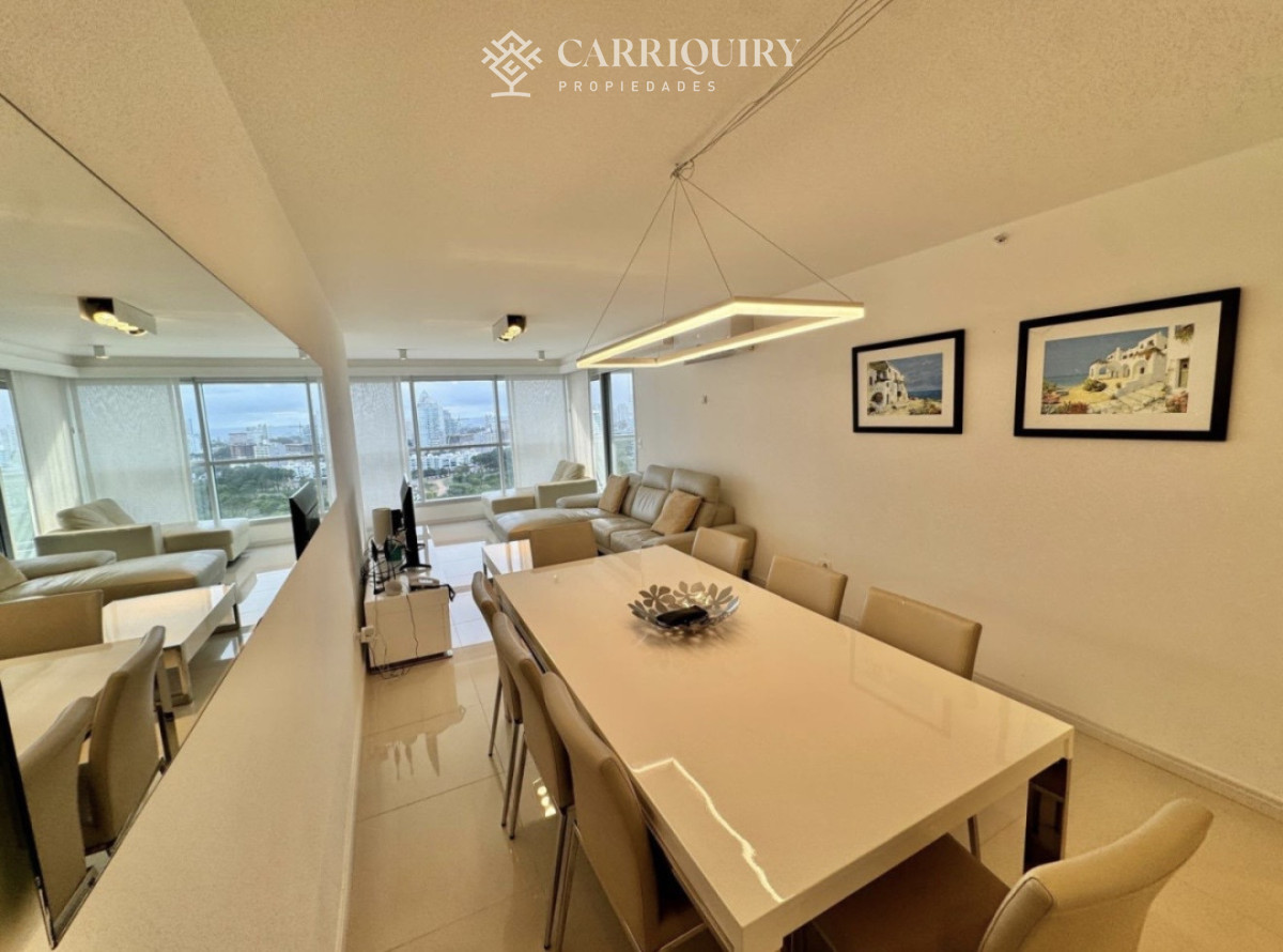 Apartamento ID.10467 - Venta de apartamento de 2 dormitorios más dependencia y parrillero en Playa Mansa