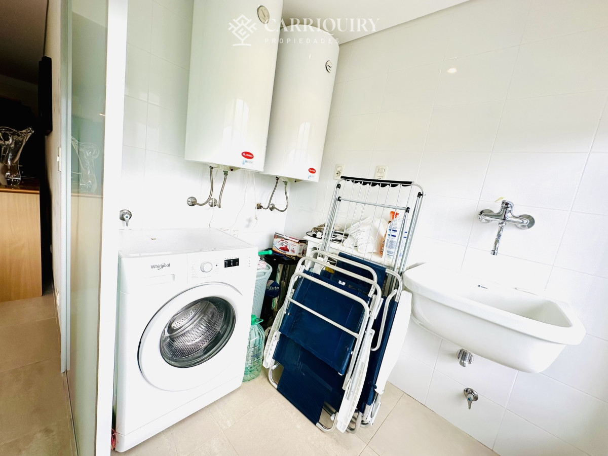 Apartamento ID.7507/Alquiler-temporario-de-apartamento-esquinero-de-tres-dormitorios-más-dependencia-de-servicio-sobre-Playa-Mansa,-Punta-del-Este - Alquiler temporal y anual de maravilloso departamento esquinero en Torre Le Parc, Playa Brava, Punta del Este