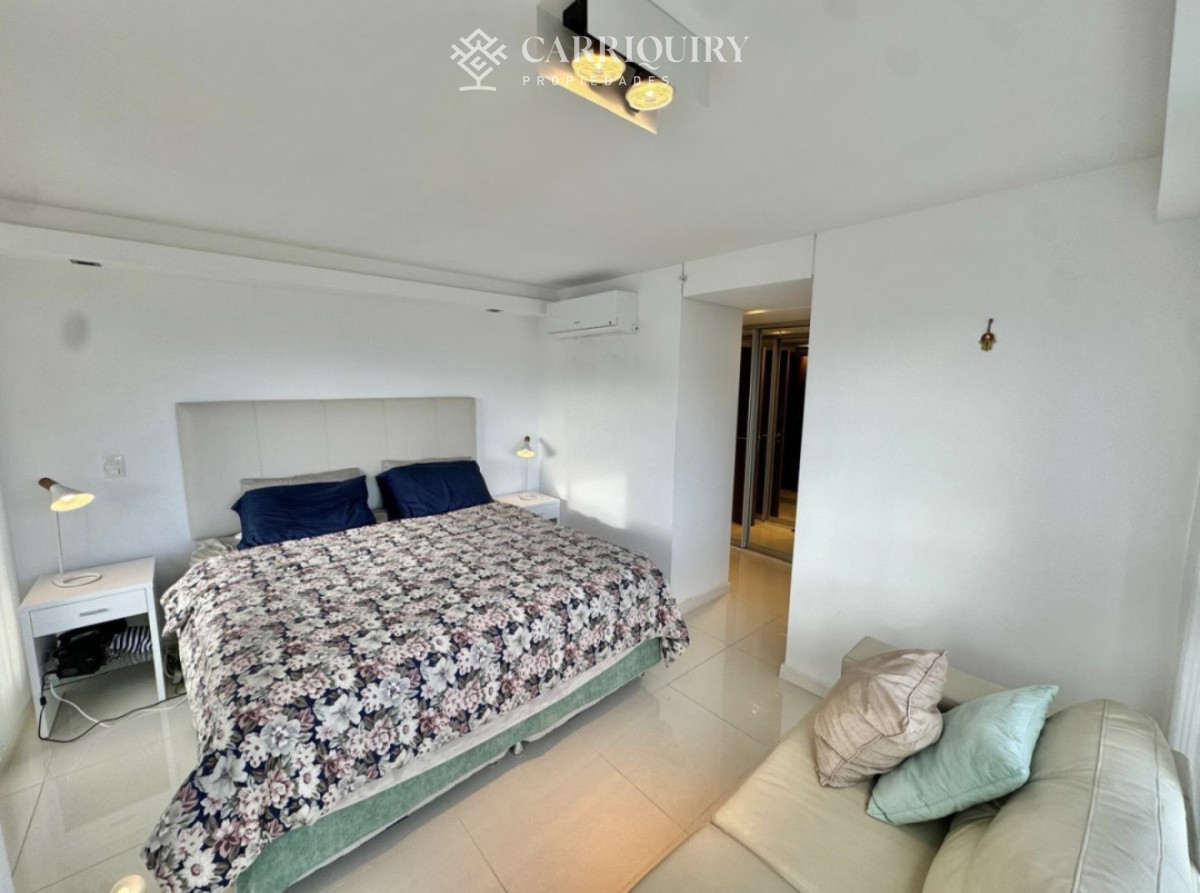 Apartamento ID.10467 - Venta de apartamento de 2 dormitorios más dependencia y parrillero en Playa Mansa