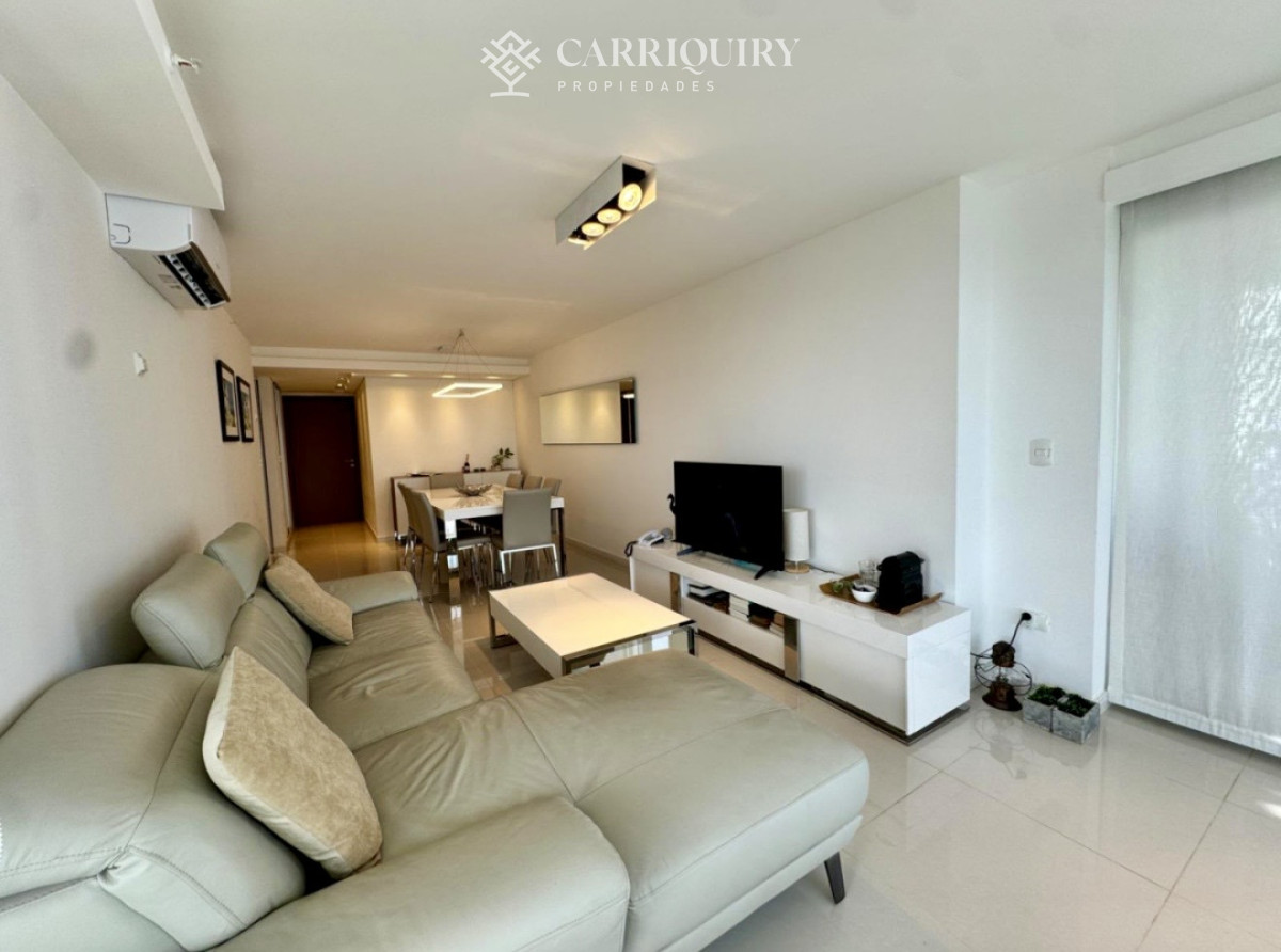 Apartamento ID.10467 - Venta de apartamento de 2 dormitorios más dependencia y parrillero en Playa Mansa