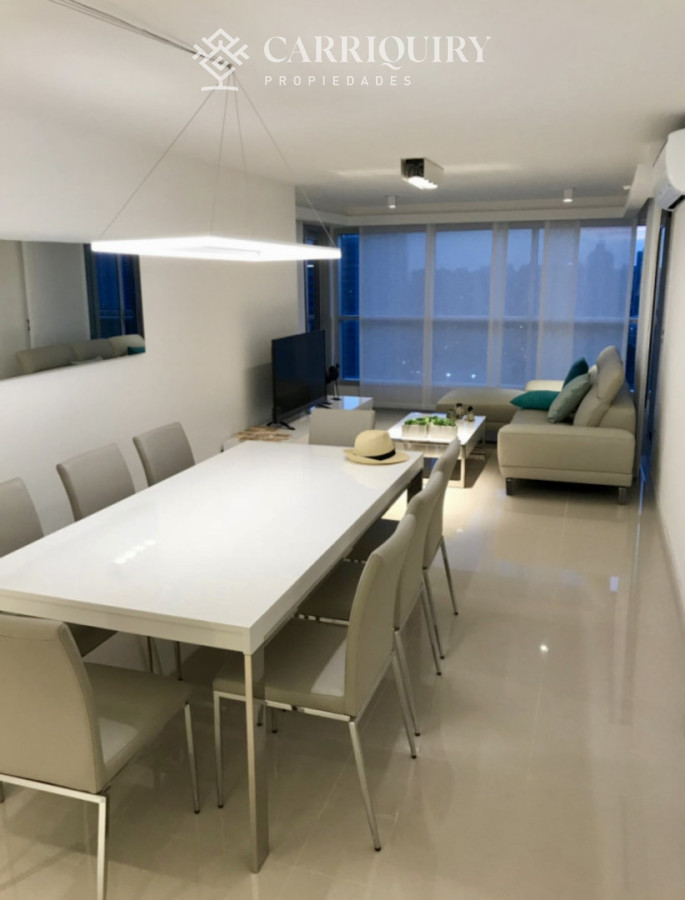 Apartamento ID.10467 - Venta de apartamento de 2 dormitorios más dependencia y parrillero en Playa Mansa