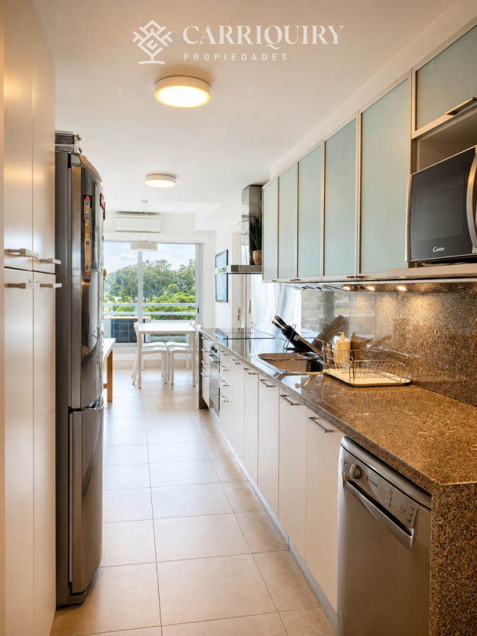 Apartamento ID.7044/Apartamento-en-torre-de-lujo - Venta y alquiler de departamento esquinero de tres dormitorios mas dependencia de servicio, Torre LE PARC, playa Brava. Punta del Este