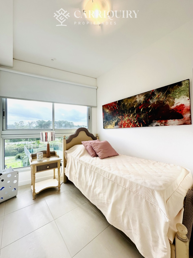 Apartamento ID.7507/Alquiler-temporario-de-apartamento-esquinero-de-tres-dormitorios-más-dependencia-de-servicio-sobre-Playa-Mansa,-Punta-del-Este - Alquiler temporal y anual de maravilloso departamento esquinero en Torre Le Parc, Playa Brava, Punta del Este