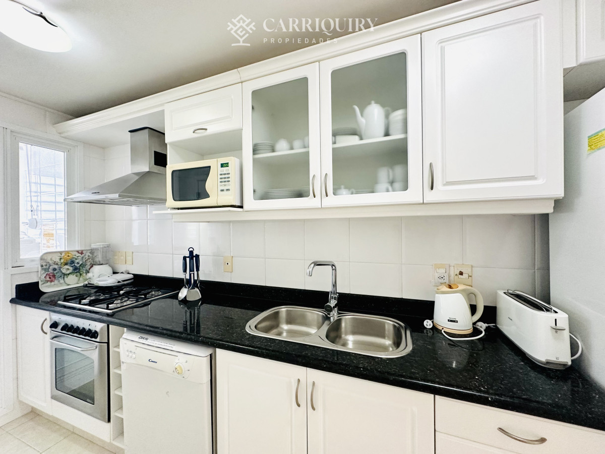 Apartamento ID.8502 - Alquiler temporario de Apartamento de 2 suites sobre Playa Mansa, Primera Línea