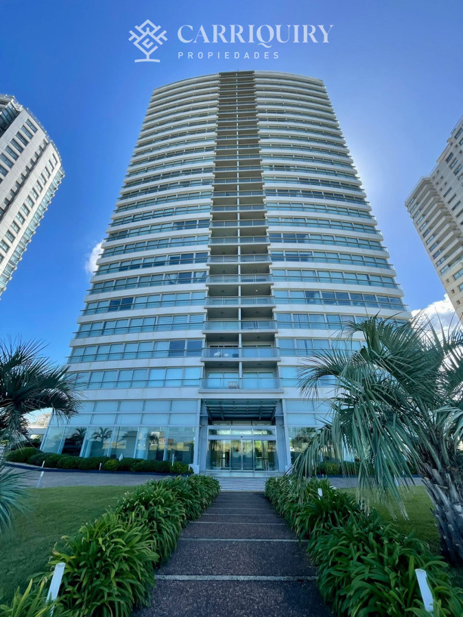 Apartamento ID.7507/Alquiler-temporario-de-apartamento-esquinero-de-tres-dormitorios-más-dependencia-de-servicio-sobre-Playa-Mansa,-Punta-del-Este - Alquiler temporal y anual de maravilloso departamento esquinero en Torre Le Parc, Playa Brava, Punta del Este