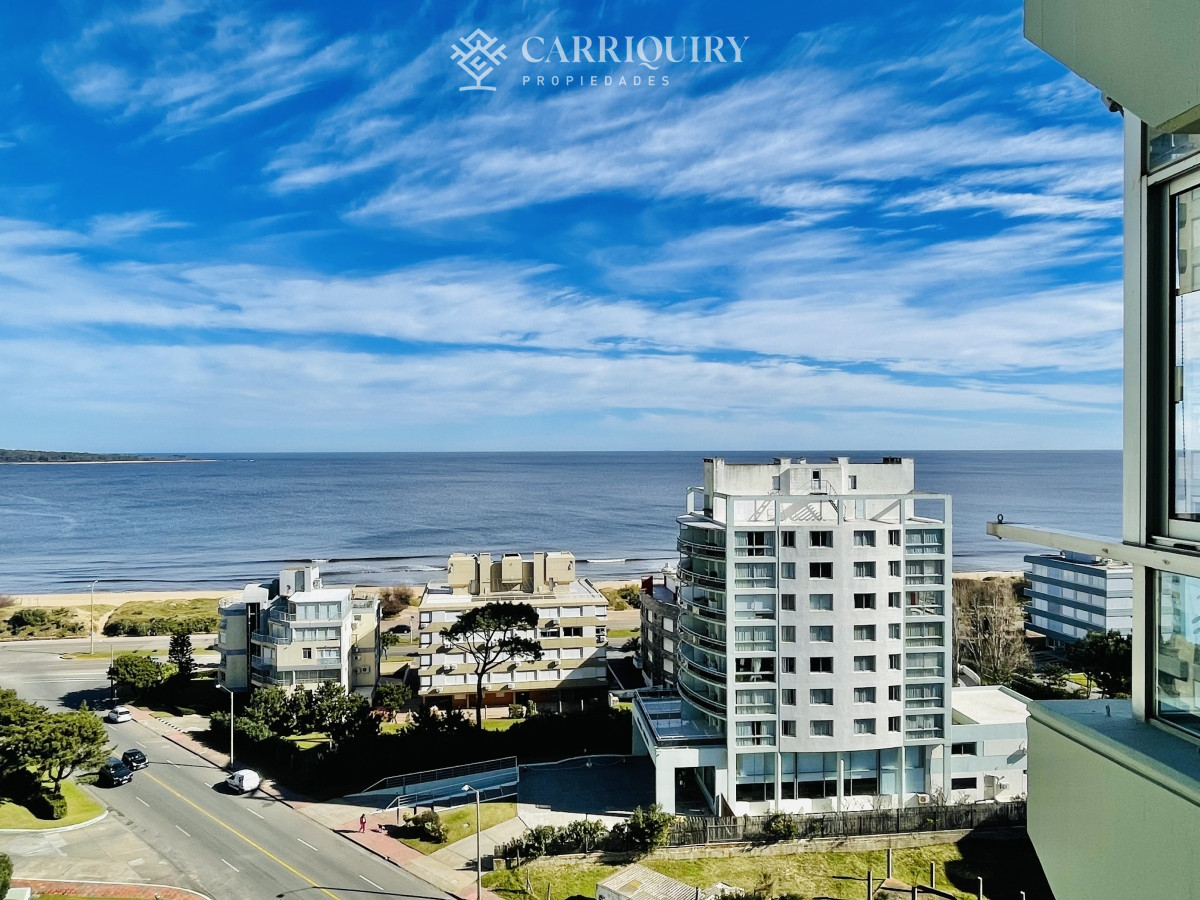 Apartamento ID.6538 - Apartamento de 3 Dormitorios en Playa Mansa con Vista al Mar