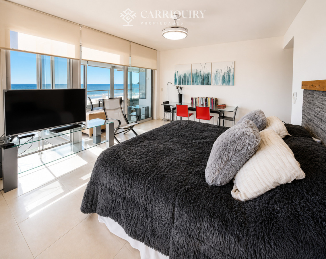 Apartamento ID.7044/Apartamento-en-torre-de-lujo - Venta y alquiler de departamento esquinero de tres dormitorios mas dependencia de servicio, Torre LE PARC, playa Brava. Punta del Este