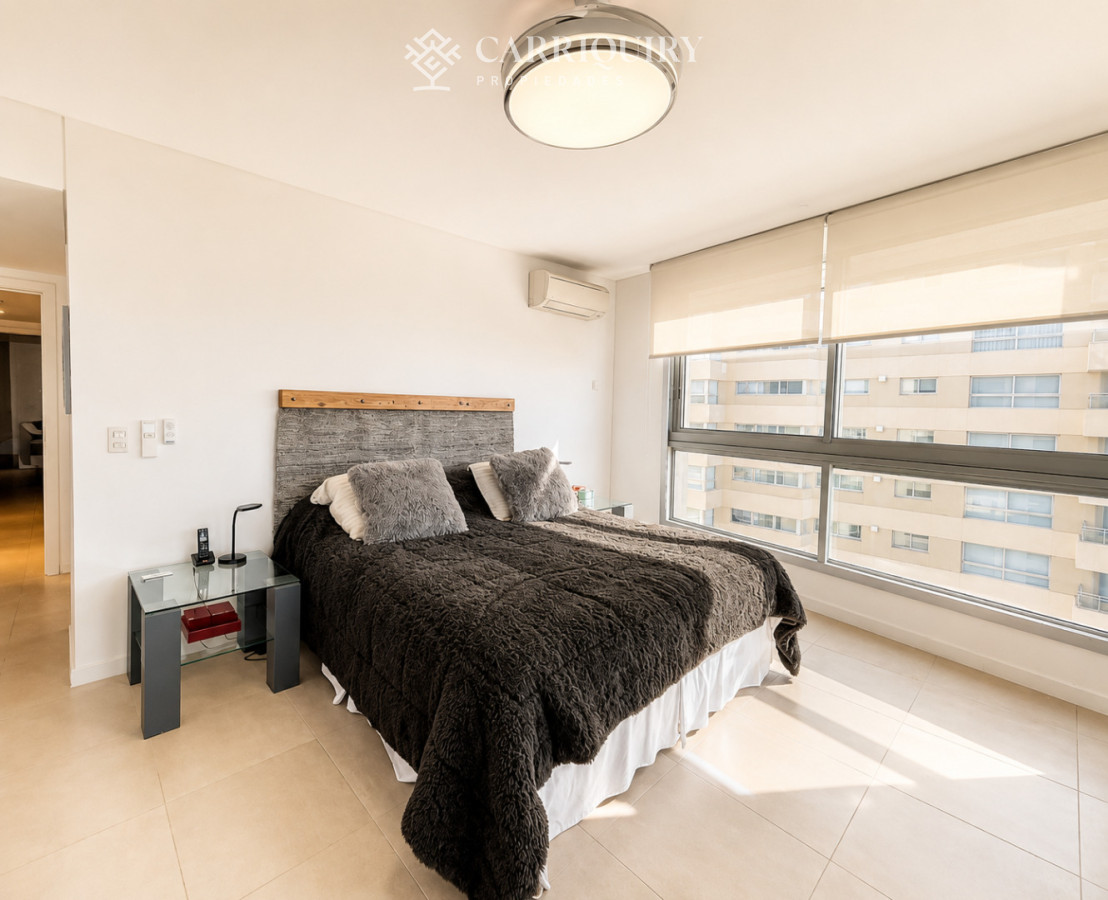 Apartamento ID.7044/Apartamento-en-torre-de-lujo - Venta y alquiler de departamento esquinero de tres dormitorios mas dependencia de servicio, Torre LE PARC, playa Brava. Punta del Este