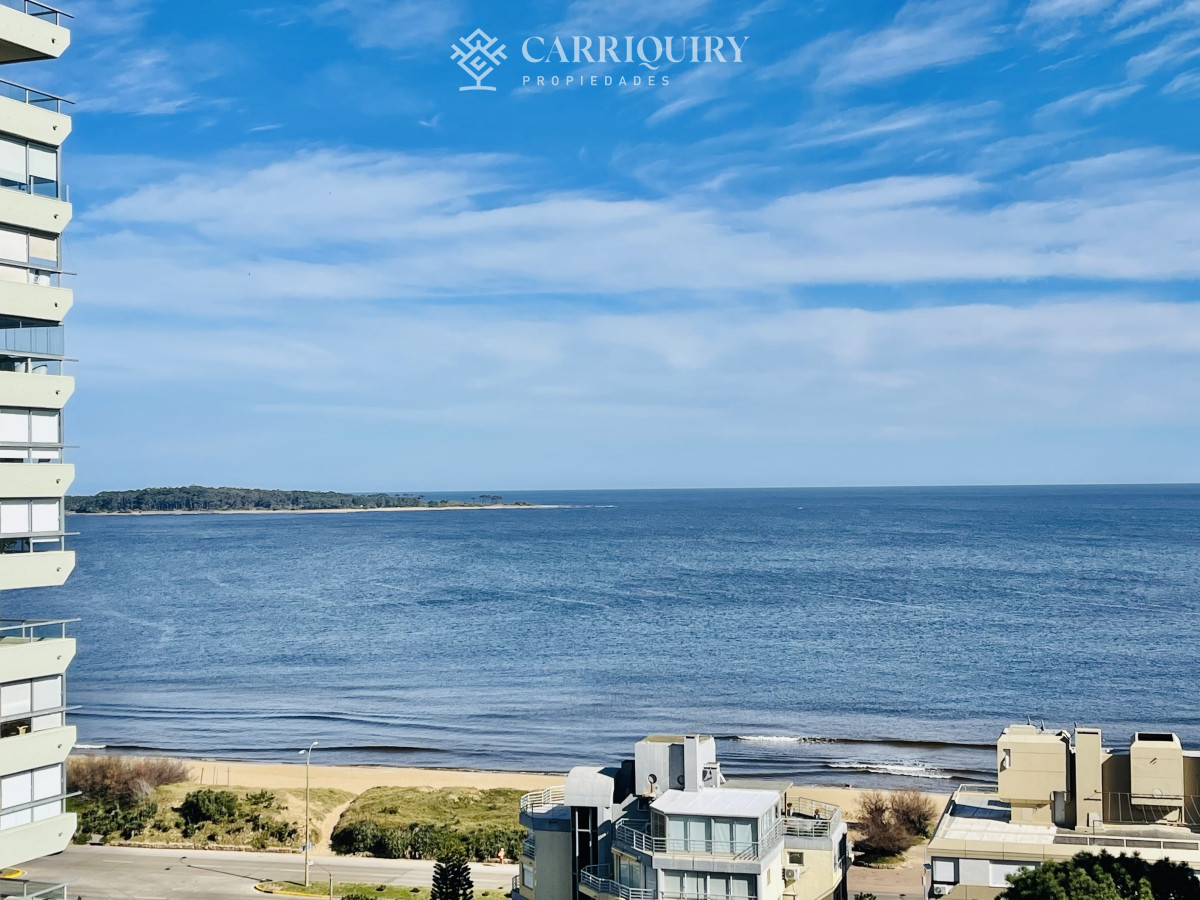 Apartamento ID.6538 - Apartamento de 3 Dormitorios en Playa Mansa con Vista al Mar