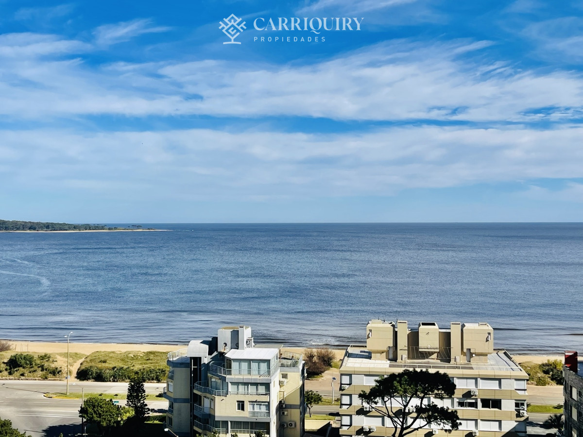 Apartamento ID.6538 - Apartamento de 3 Dormitorios en Playa Mansa con Vista al Mar