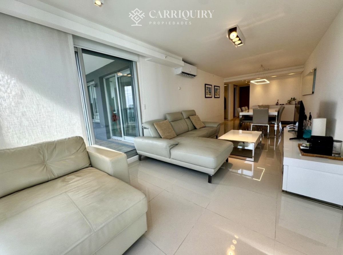 Apartamento ID.10467 - Venta de apartamento de 2 dormitorios más dependencia y parrillero en Playa Mansa