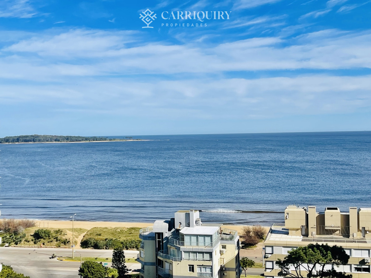 Apartamento ID.6538 - Apartamento de 3 Dormitorios en Playa Mansa con Vista al Mar