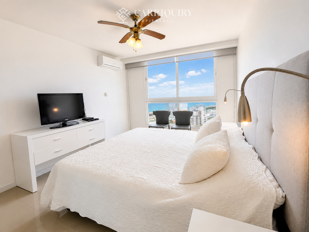 Apartamento ID.10435 - Moderno Apartamento Penthouse con Parrillero en torre One, Playa Brava Punta del Este