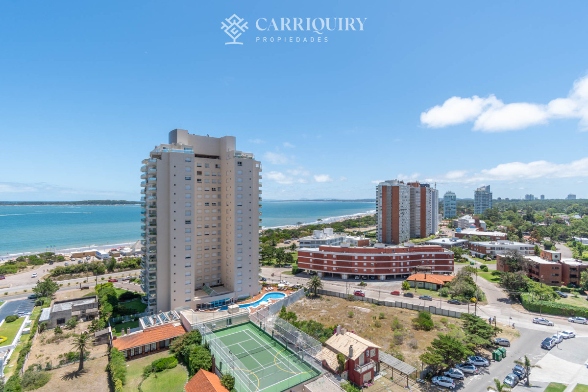 Apartamento ID.5507 - Venta de Excelente Apartamento de 3 Dormitorios con Vista al Mar, Playa Mansa, Punta del Este