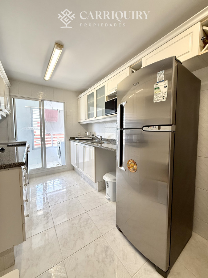 Apartamento ID.8071/APARTAMENTO,-4-DORM- -DEP.-SERV,-PUERTO,-PUNTA-DEL-ESTE,-VENTA-Y-ALQUILER - Alquiler temporario de apartamento esquinero de tres dormitorios más dependencia de servicio sobre Playa Mansa, Punta del Este