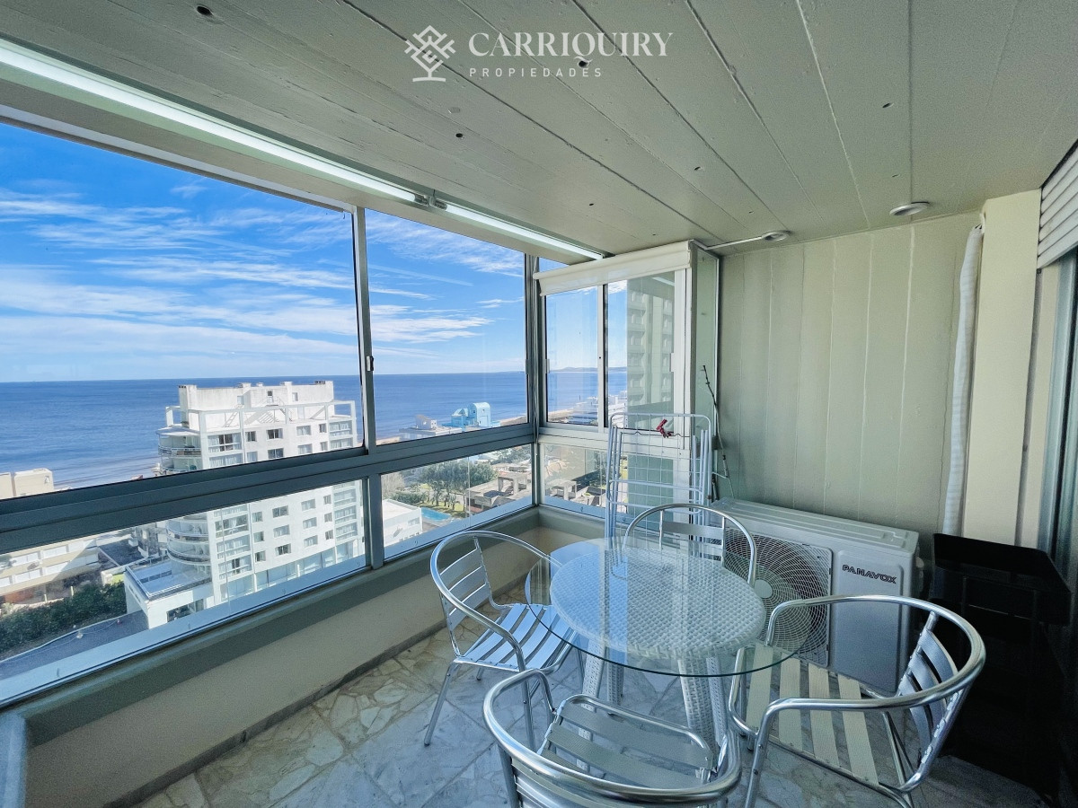 Apartamento ID.6538 - Apartamento de 3 Dormitorios en Playa Mansa con Vista al Mar