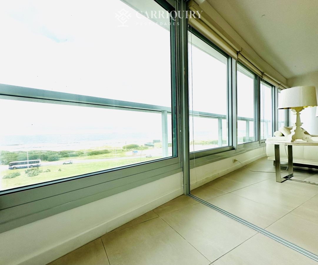 Apartamento ID.7507/Alquiler-temporario-de-apartamento-esquinero-de-tres-dormitorios-más-dependencia-de-servicio-sobre-Playa-Mansa,-Punta-del-Este - Alquiler temporal y anual de maravilloso departamento esquinero en Torre Le Parc, Playa Brava, Punta del Este