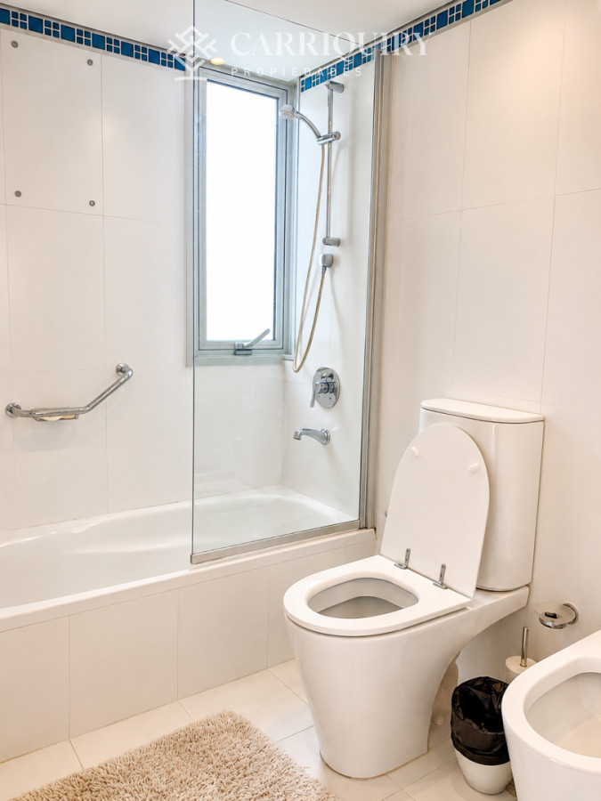Apartamento ID.7044/Apartamento-en-torre-de-lujo - Venta y alquiler de departamento esquinero de tres dormitorios mas dependencia de servicio, Torre LE PARC, playa Brava. Punta del Este