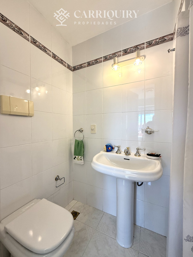 Apartamento ID.8071/APARTAMENTO,-4-DORM- -DEP.-SERV,-PUERTO,-PUNTA-DEL-ESTE,-VENTA-Y-ALQUILER - Alquiler temporario de apartamento esquinero de tres dormitorios más dependencia de servicio sobre Playa Mansa, Punta del Este