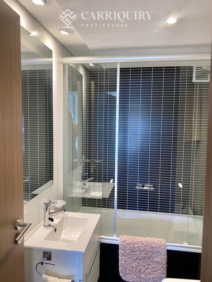 Apartamento ID.10466 - Venta Excelente Apartamento de 2 Dormitorios + Servicio en Brava con Vista al Mar
