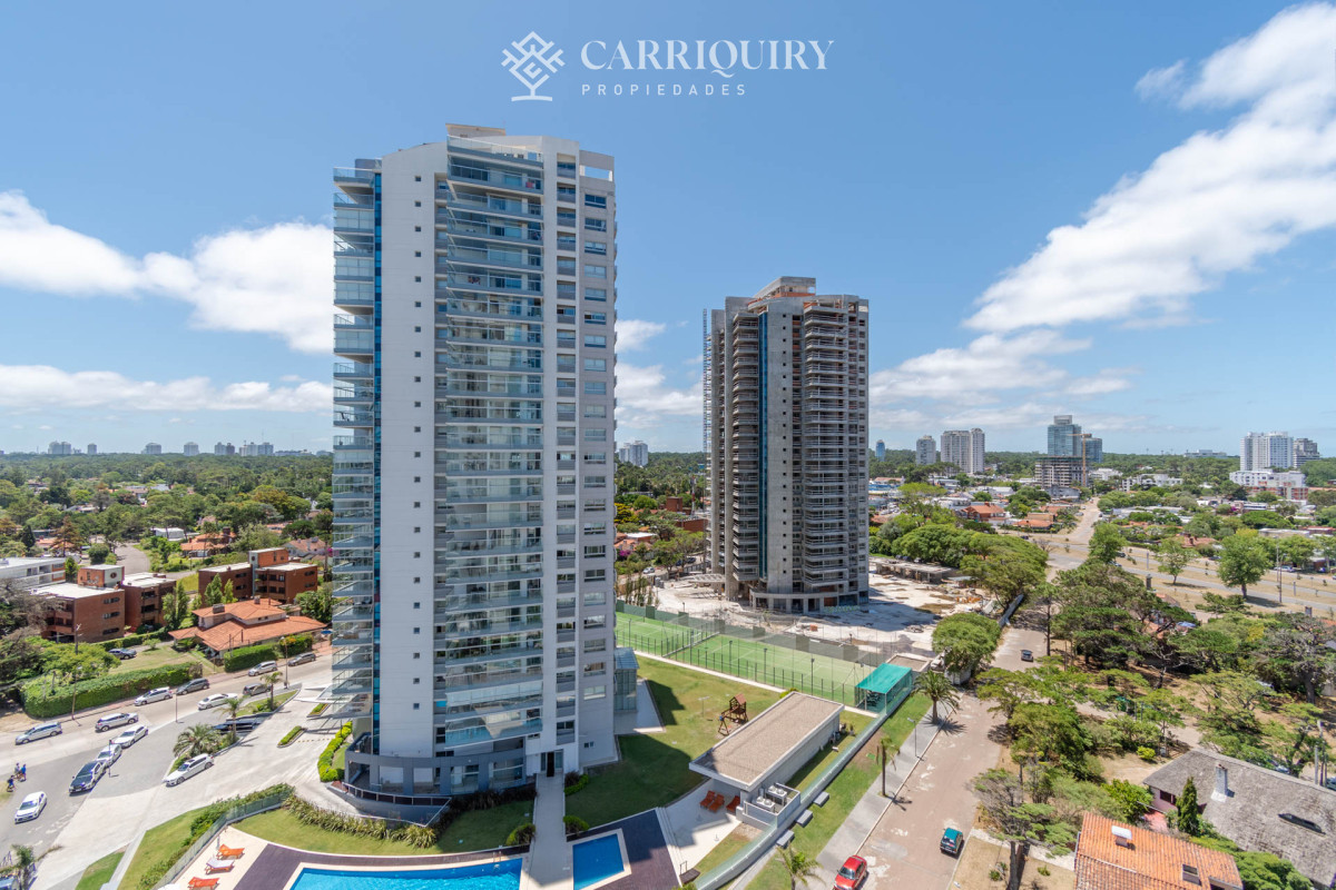 Apartamento ID.5507 - Venta de Excelente Apartamento de 3 Dormitorios con Vista al Mar, Playa Mansa, Punta del Este