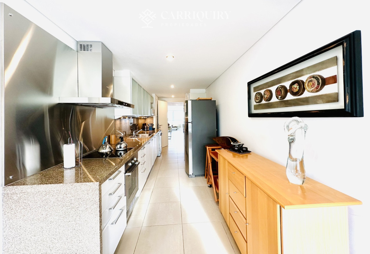 Apartamento ID.7507/Alquiler-temporario-de-apartamento-esquinero-de-tres-dormitorios-más-dependencia-de-servicio-sobre-Playa-Mansa,-Punta-del-Este - Alquiler temporal y anual de maravilloso departamento esquinero en Torre Le Parc, Playa Brava, Punta del Este