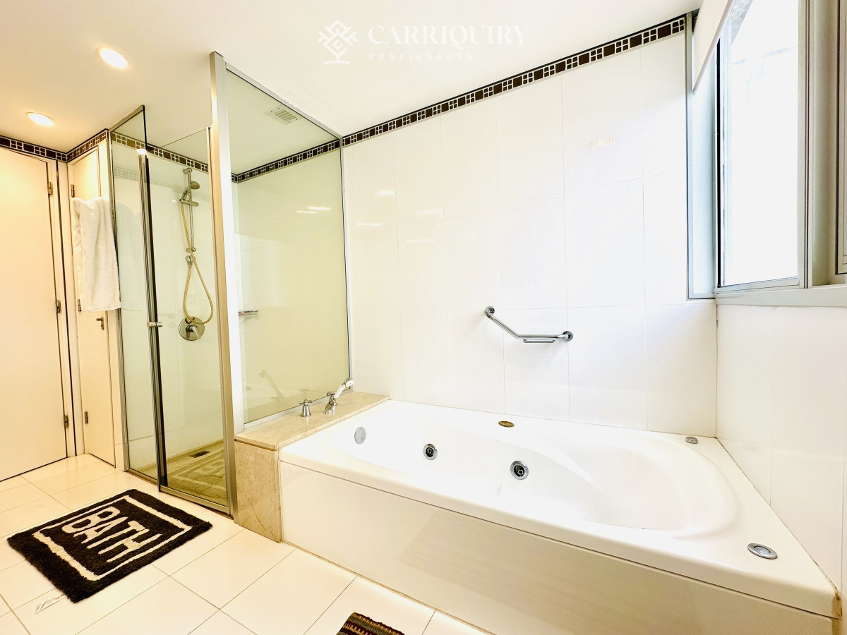 Apartamento ID.7507/Alquiler-temporario-de-apartamento-esquinero-de-tres-dormitorios-más-dependencia-de-servicio-sobre-Playa-Mansa,-Punta-del-Este - Alquiler temporal y anual de maravilloso departamento esquinero en Torre Le Parc, Playa Brava, Punta del Este