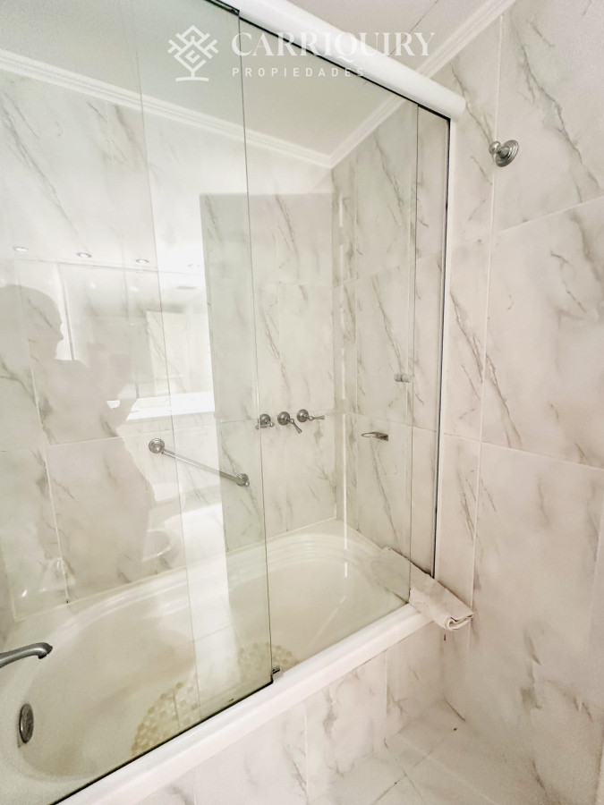 Apartamento ID.8502 - Alquiler temporario de Apartamento de 2 suites sobre Playa Mansa, Primera Línea