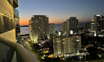 Alquiler temporario de apartamento piso alto de dos dormitorios con parrillero a gas en terraza, Playa Mansa