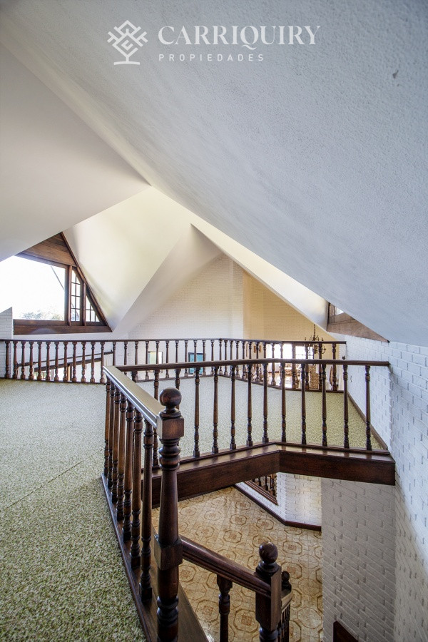 Casa ID.5128 - Venta de casa de 4 dormitorios más dependencia y hermosa piscina con gran parque en Playa Mansa, Punta del Este