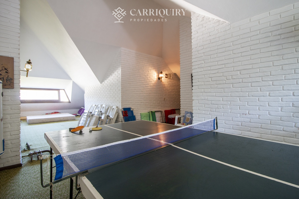 Casa ID.5128 - Venta de casa de 4 dormitorios más dependencia y hermosa piscina con gran parque en Playa Mansa, Punta del Este