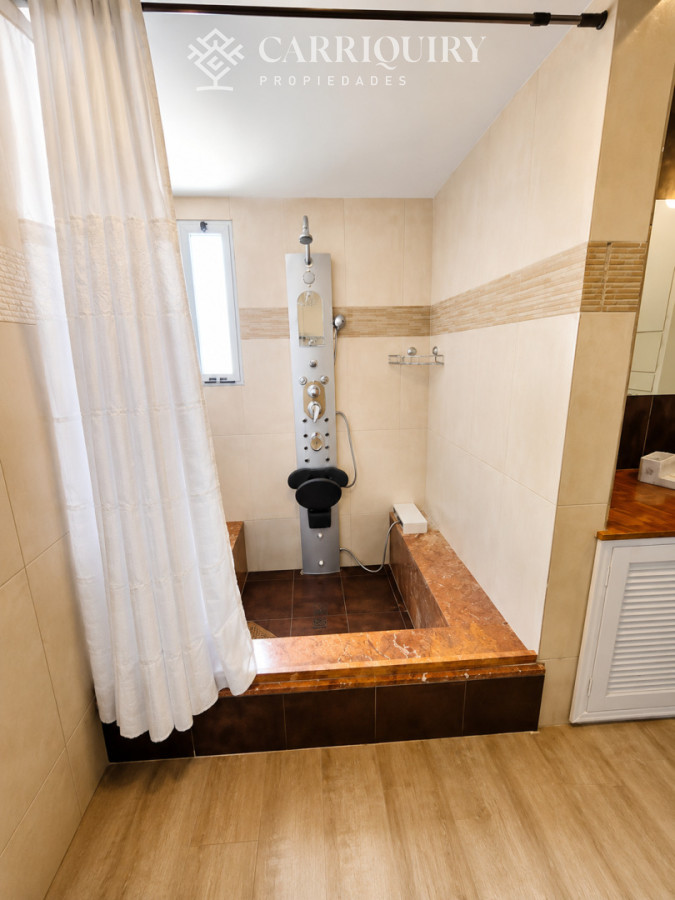 Casa ID.10469/Casa-de-categoría-en-Playa-Mansa-a-800-metros-del-mar,-5-Dormitorios,-Piscina-Climatizada-y-Barbacoa.-Punta-del-Este - Moderna Casa de 4 Dormitorios con Piscina Climatizada y Barbacoa en Punta del Este