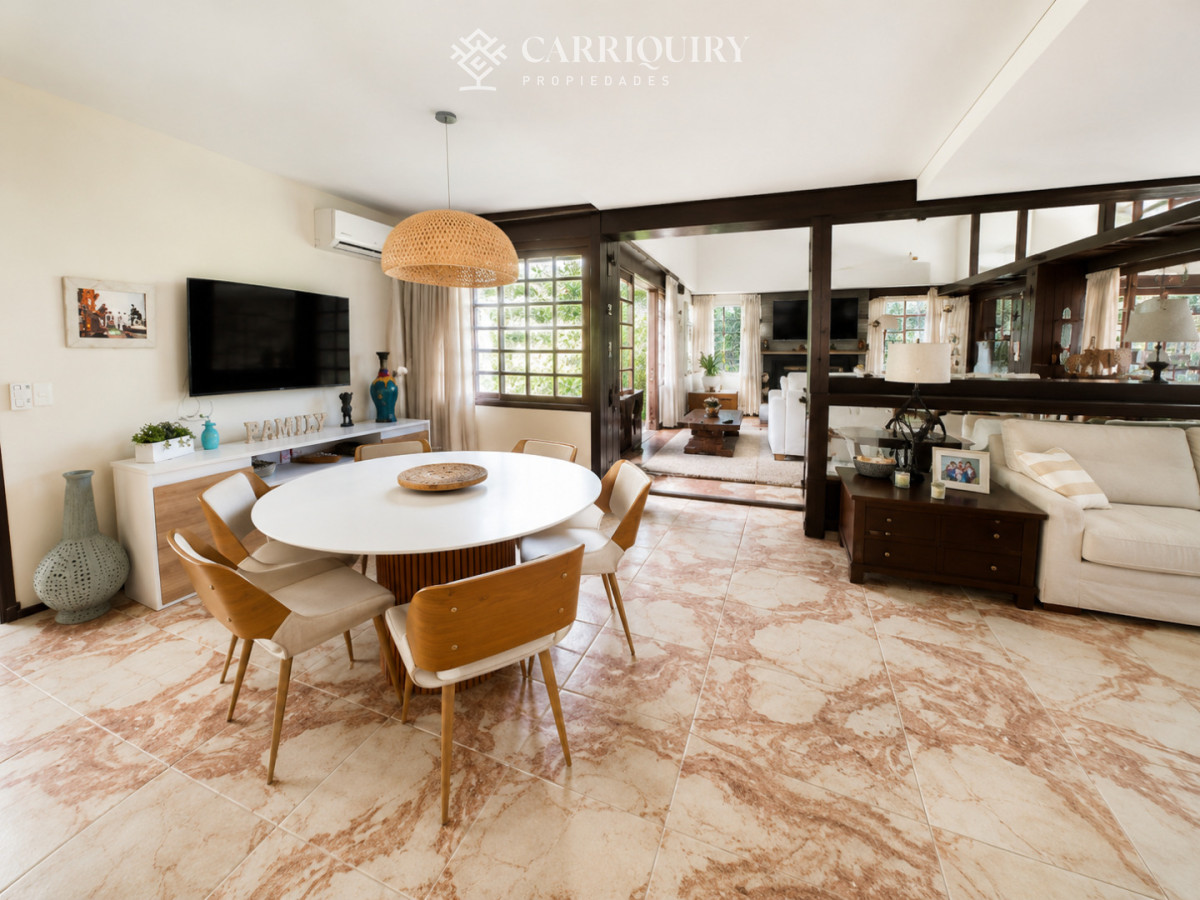 Casa ID.10469/Casa-de-categoría-en-Playa-Mansa-a-800-metros-del-mar,-5-Dormitorios,-Piscina-Climatizada-y-Barbacoa.-Punta-del-Este - Moderna Casa de 4 Dormitorios con Piscina Climatizada y Barbacoa en Punta del Este