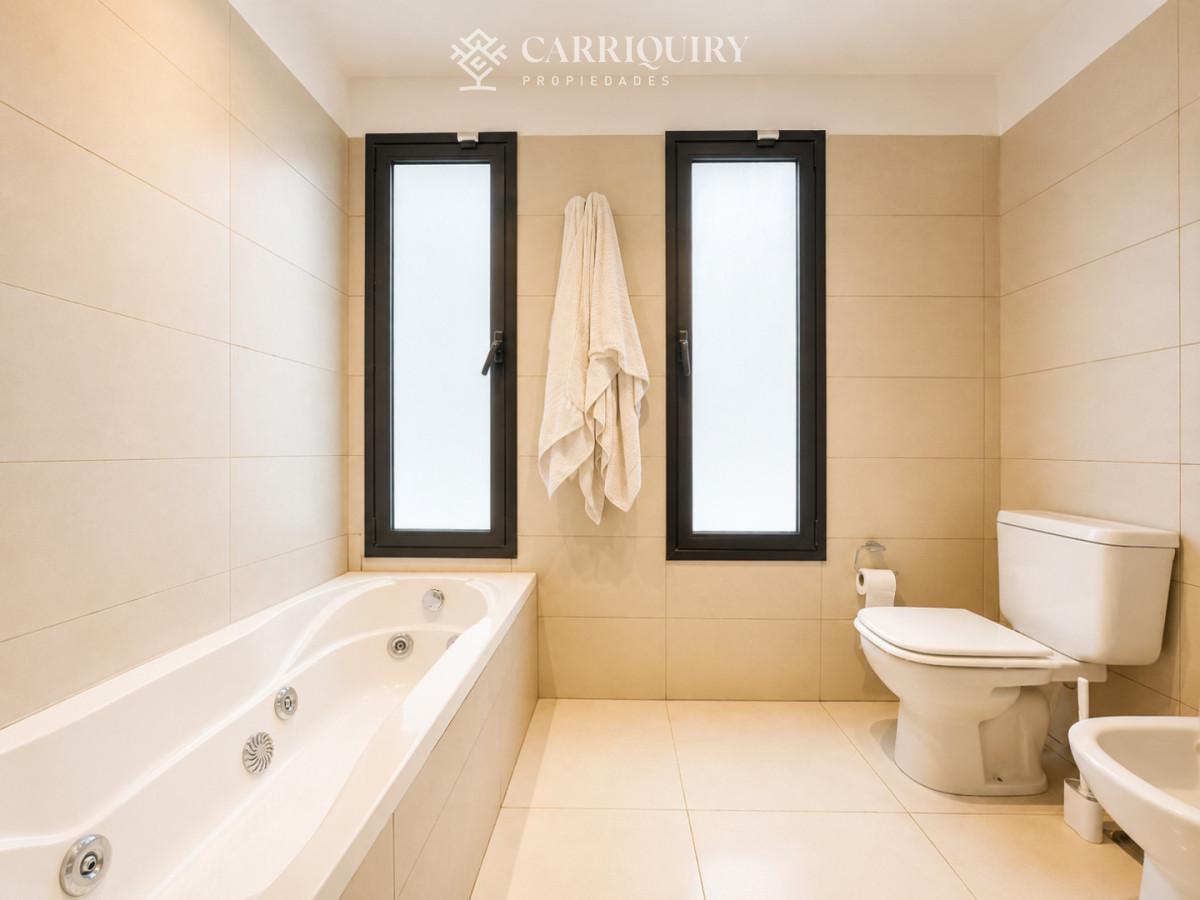 Casa ID.10381/CASA-EN-ALQUILER-MOTOYA-LA-BARRA - Moderna Casa de 4 Dormitorios y Dependencia, con Piscina Climatizada y Barbacoa en Playa Mansa, Punta del Este