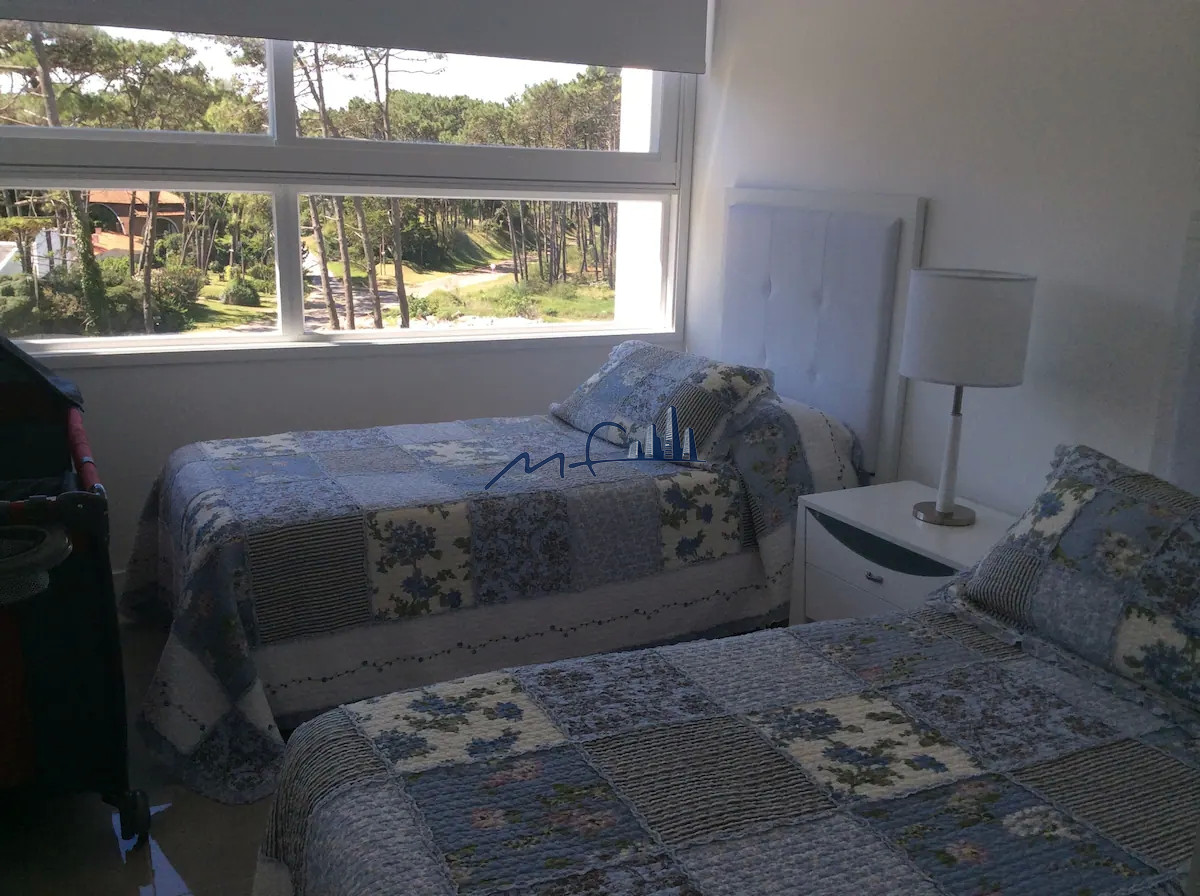 Apartamento ID.408 - Venta y alquiler de moderno departamento de tres dormitorios más dependencia a pasos de Playa Brava