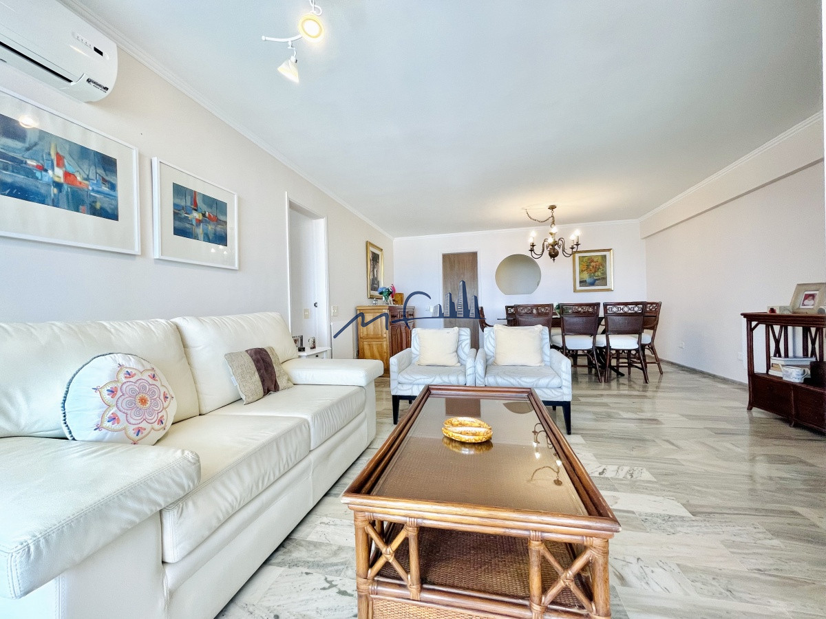 Apartamento ID.454 - Venta de Apartamento de tres Dormitorios en Península - Punta del Este