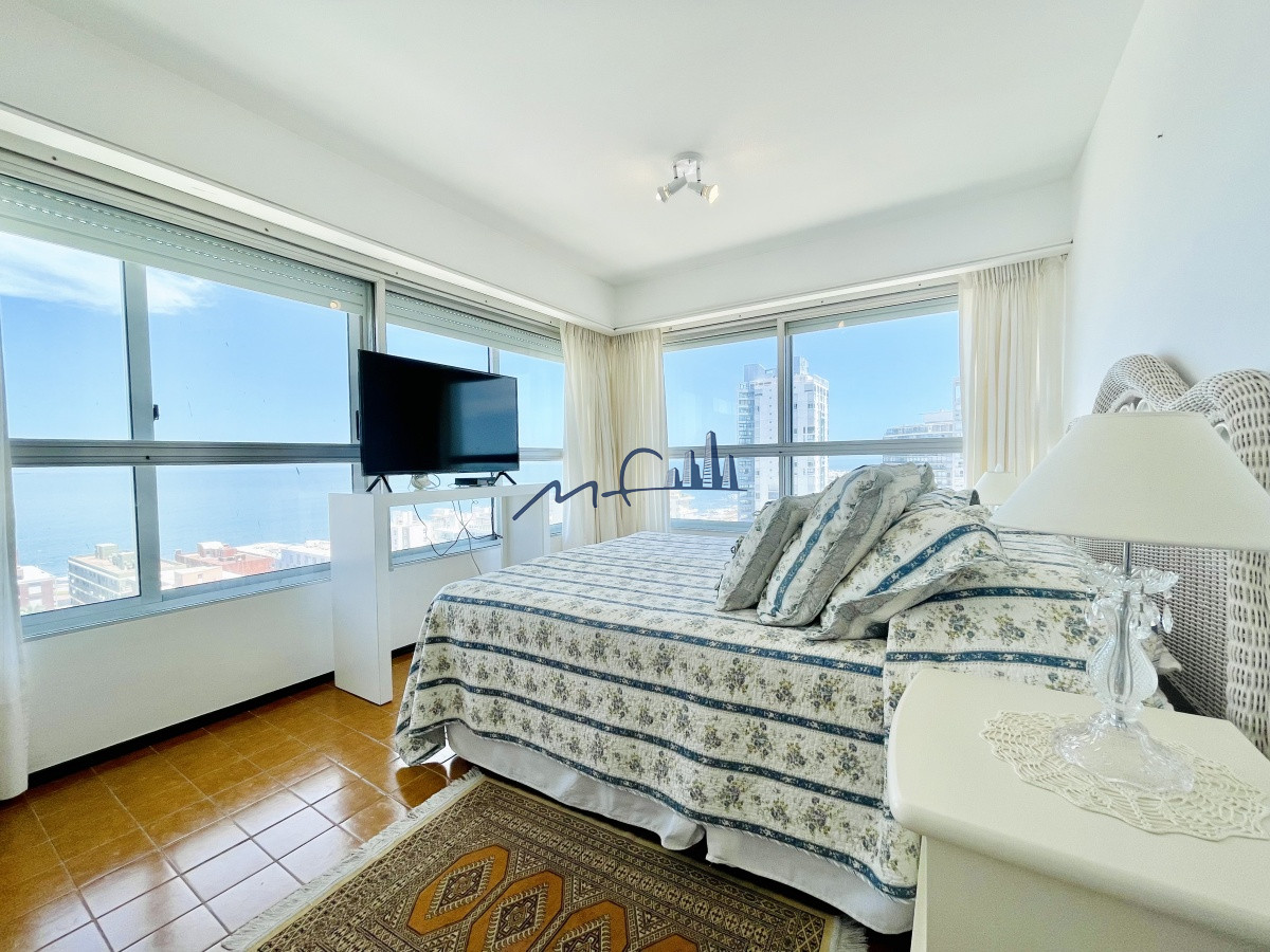 Apartamento ID.454 - Venta de Apartamento de tres Dormitorios en Península - Punta del Este