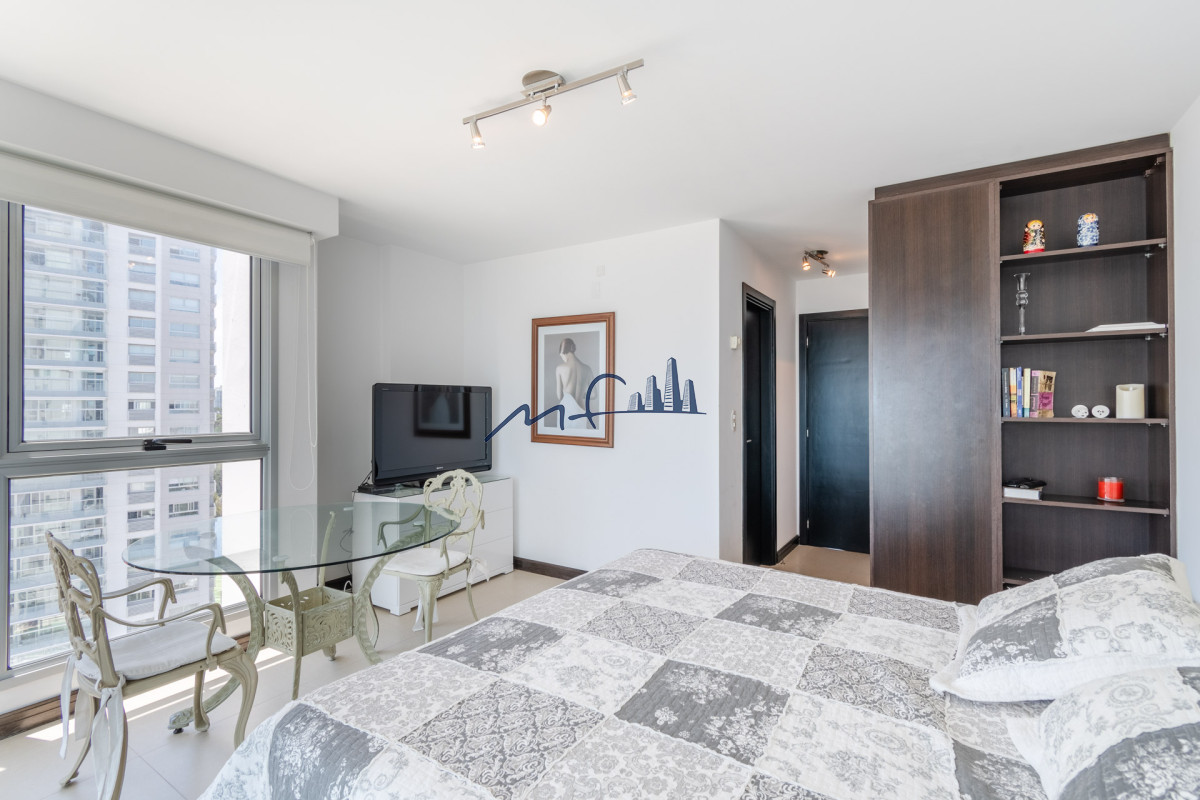 Apartamento ID.484 - Venta de Excelente Apartamento de 3 Dormitorios con Vista al Mar, Playa Mansa, Punta del Este