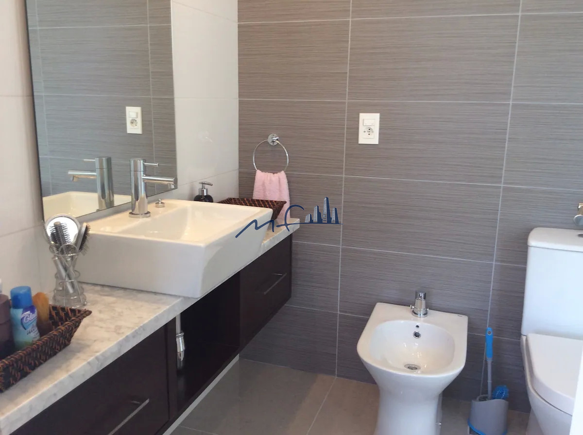Apartamento ID.408 - Venta y alquiler de moderno departamento de tres dormitorios más dependencia a pasos de Playa Brava