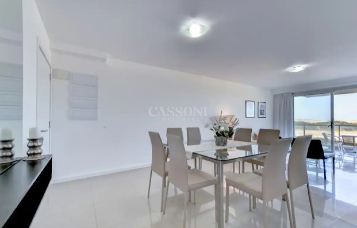 Apartamento ID.3293 - Apartamento de 3 Dormitorios en Venta Primera Línea del Mar, Playa Brava Punta del Este