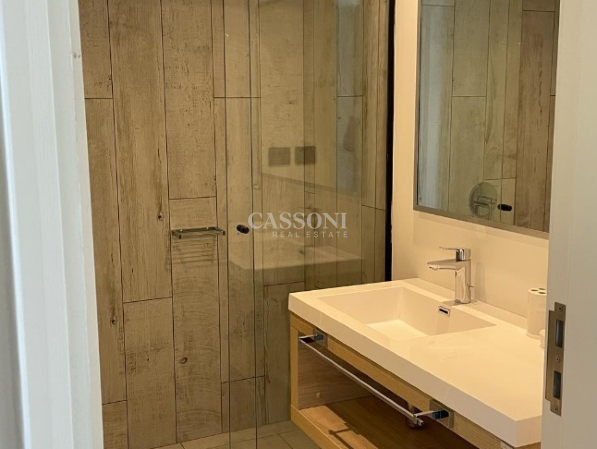 Apartamento ID.3247 - Venta de Apartamento de 2 Dormitorios en suite piso alto de Torre Surfside Village, Punta del Este